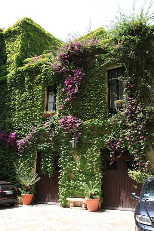 Suite,264162749:JPEG